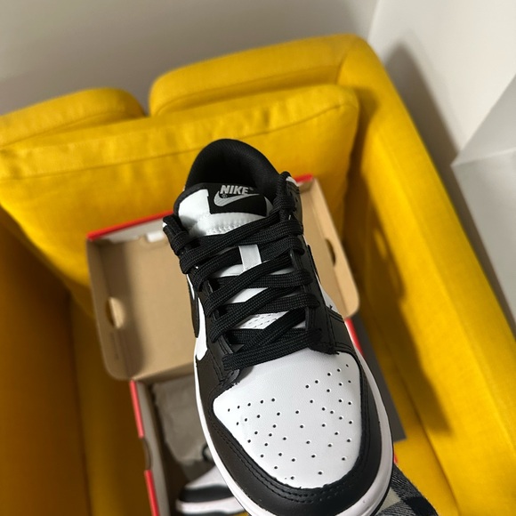 Nike Dunk Low Panda Size 6.5 Women’s - Picture 3 of 5